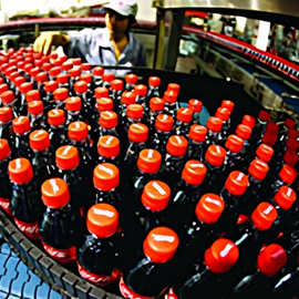 厂家供应含汽碳酸饮料生产机械 等压灌装设备雪碧芬达可乐设备