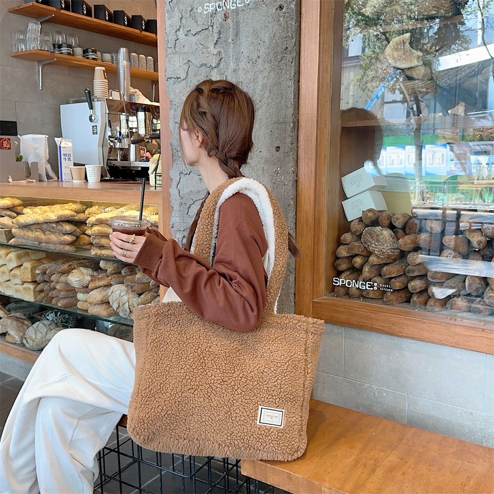 310232 Autumn and Winter Plush Bag for Women 2023 New style, front and back dual-purpose lambskin large capacity tote bag for single shoulder undefined