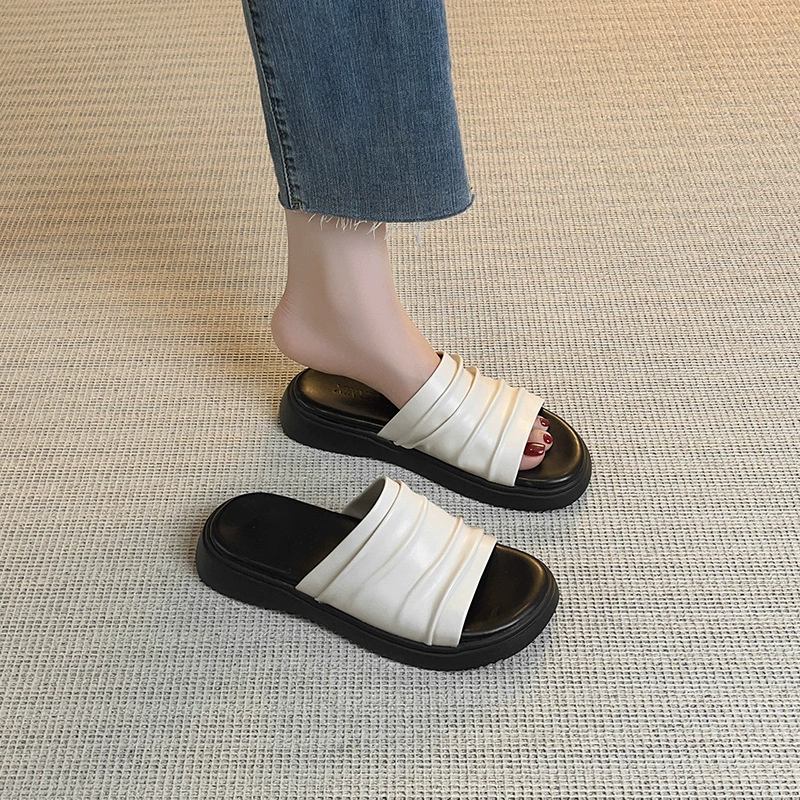 In stock!Relaxing pleated Bangkok flat slippers 2025 summer new style soft-soled slippers that are not tiring to wear outside the feet