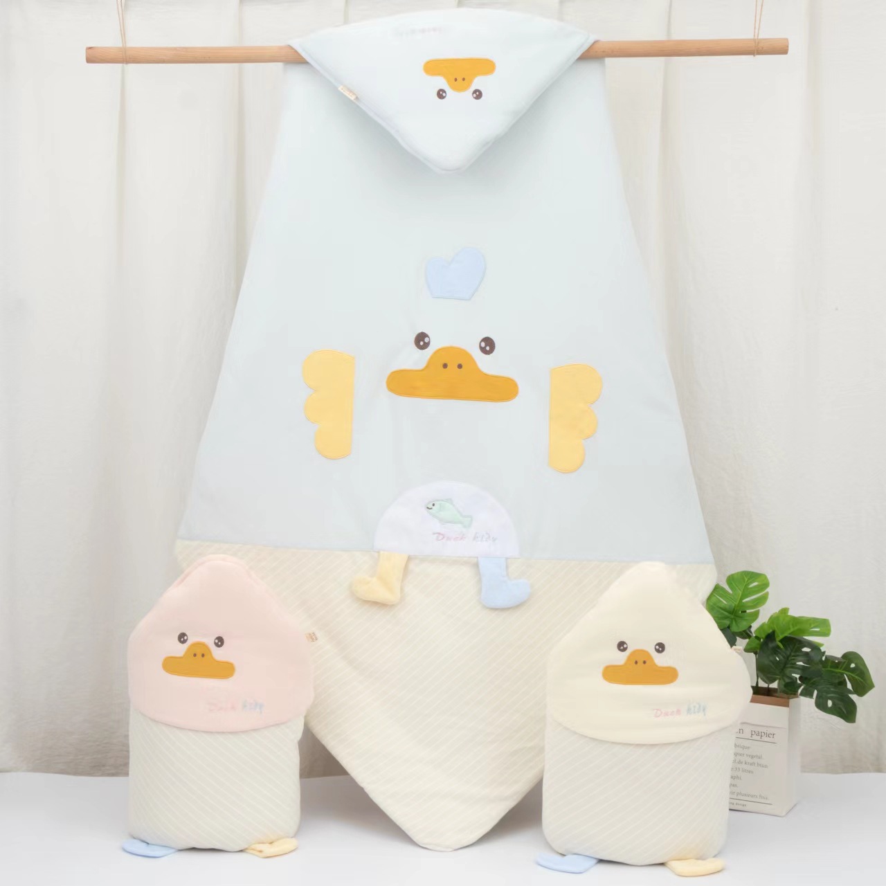WeChat suministro directo de dibujos animados bordado manta swaddling manta al por mayor Bebé cálido algodón y engrosamiento edredón anti-kick saco de dormir