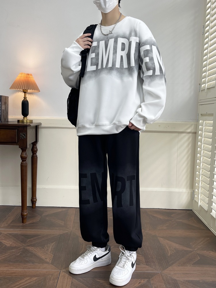 Los fabricantes de origen producen logotipos personalizables, trajes deportivos y casuales sueltos de moda para hombres, pantalones de suéter para hombres