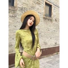2025新款度假风设计感气质绿色长袖连衣裙女装秋季修身显瘦包臀裙