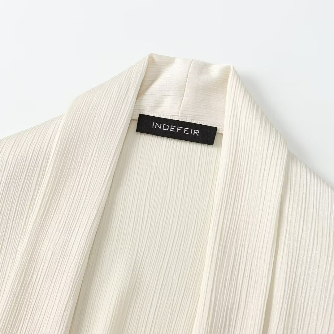 Damesløyfedekorasjon med små folder og yttertøy i kimonostil for dameklær_voghion.com