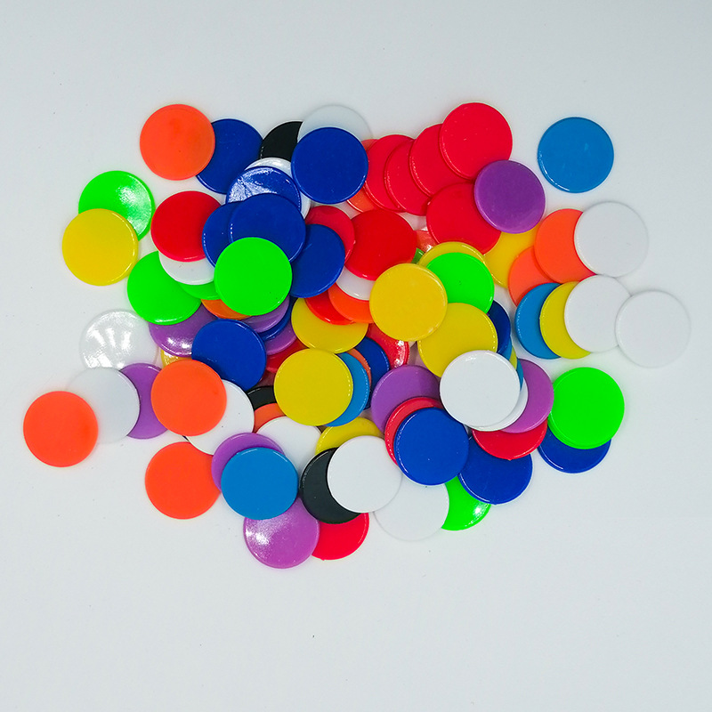 Fabricantes al por mayor 25mm chip de plástico chip de color moneda de juego accesorios de bingo enseñanza moneda de plástico