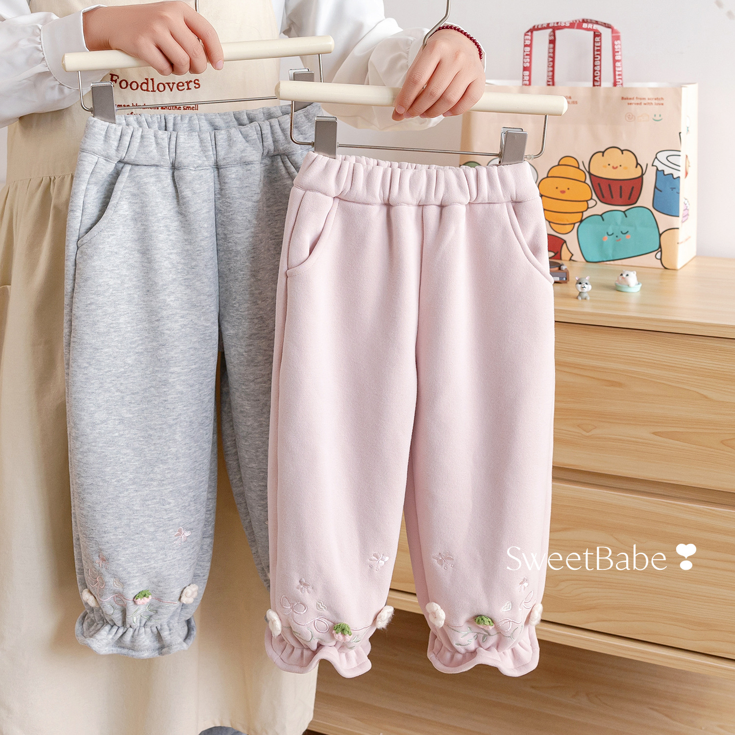 Winter Fleece-Lined Sweatpants 2025 New Stylish Embroidered Comfortable Warm Girls' Outdoor Pants for Winter
