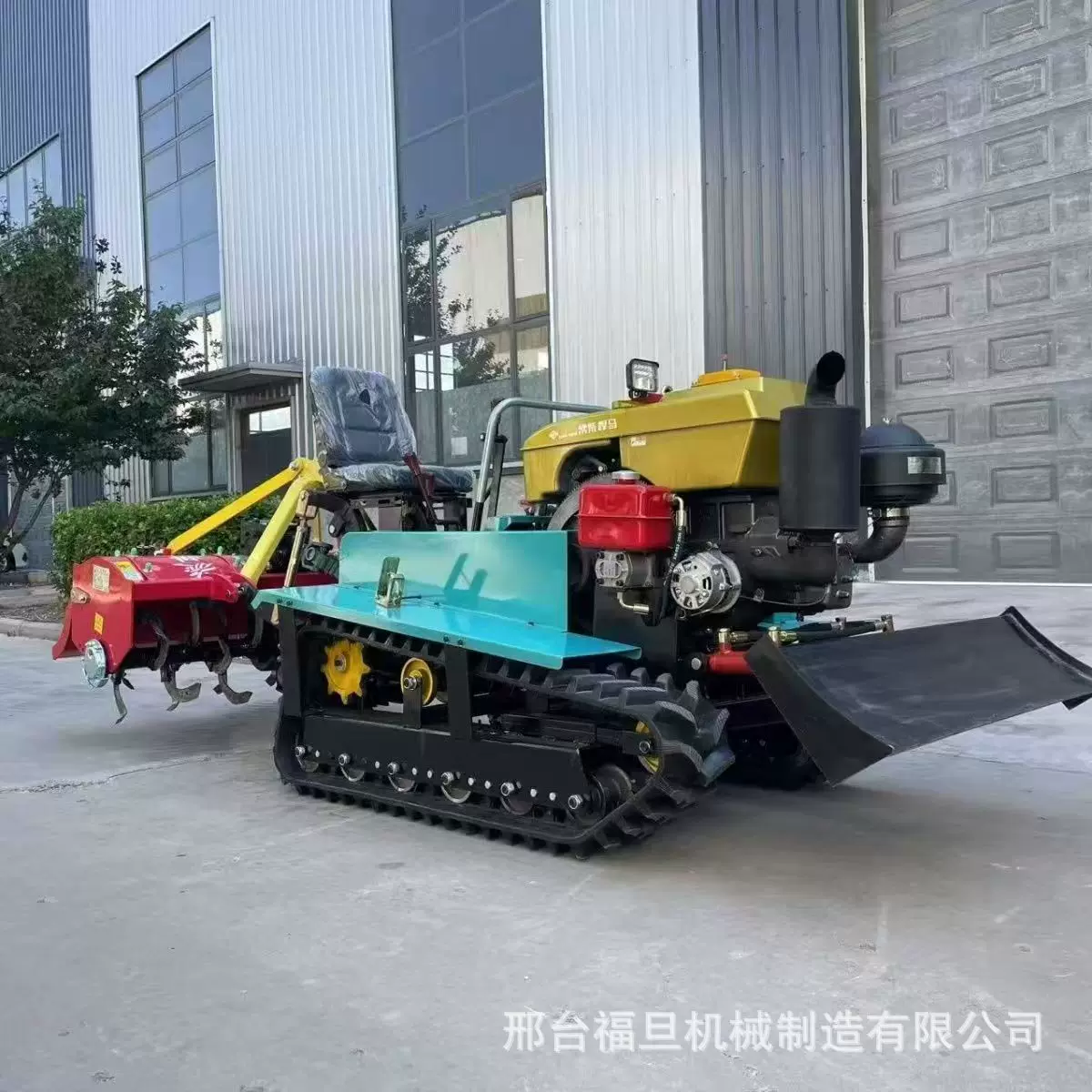 履带式旋耕机耕地水旱两用四驱四轮微耕机果园农用拖拉机厂家直销