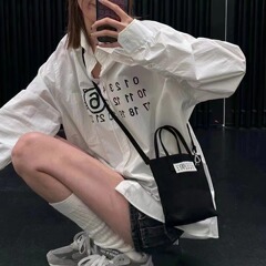 国境を越えた代理店 2025 シンプルなスタイルの四隅ライン新しい mm6 キャンバス トート ショルダー クロスボディ バッグ
