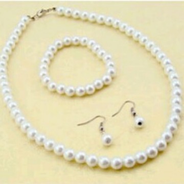 Fábrica al por mayor regalo de boda imitación perla collar pulsera pendientes traje conjunto de tres piezas Taobao regalos