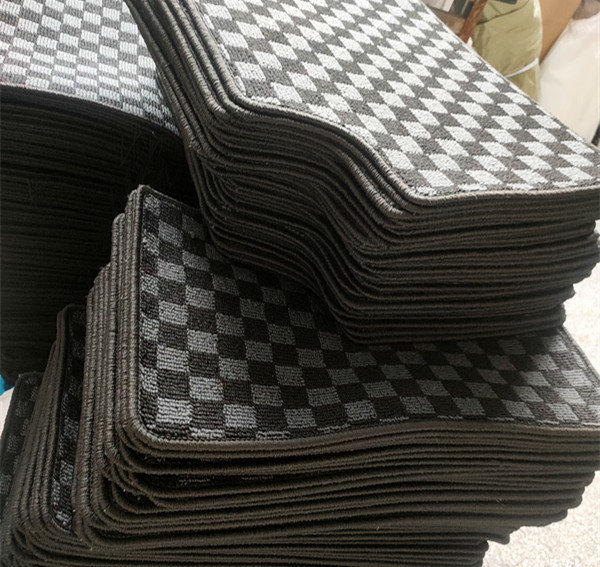 Best-selling ethnic velvet checkerboard car floor mat set of five, universal, non-slip and wear-resistant