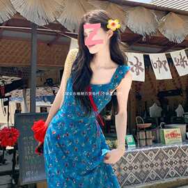 蓝色碎花吊带连衣裙女夏感多巴胺穿搭绝美海边度假海岛长裙子