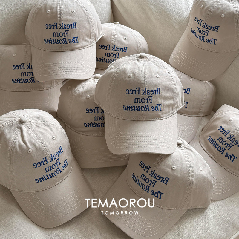 Four Seasons Hat with Off-White English Blue Embroidery Sweet Baseball Cap for Women 2025 New Fashionable Duckbill Cap