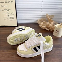 2025 トレンド韓国版 2025 デザイン新しいニッチスニーカー女性パン秋国民トレンド多用途カジュアル白靴
