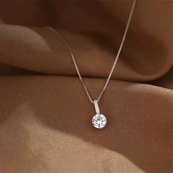 Cross-Border Exquisite Single Diamond Geometric Water Drop Necklace for Women, Light Luxury Niche Style, Simple and High-End Feel, Elegant Clavicle Chain, Super Shiny