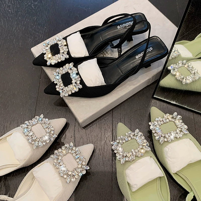 Босоножки с закрытым носком и квадратной пряжкой со стразами 2024 летние новые однослойные туфли на шпильке во французском стиле с заостренным носком на пустом высоком каблуке для женщин