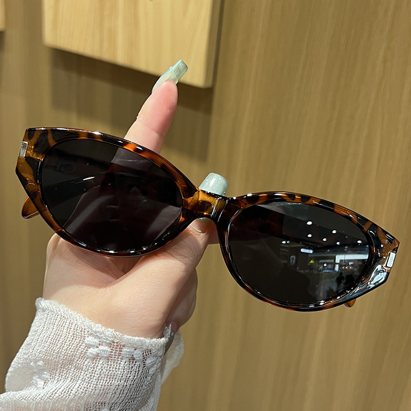 新しいレトロなキャットアイヒョウ柄の小さなフレームの女性用サングラス、ハイエンドのストリートスタイル、ファッショナブルなパーソナライズされたサングラス、クロスボーダー卸売|undefined