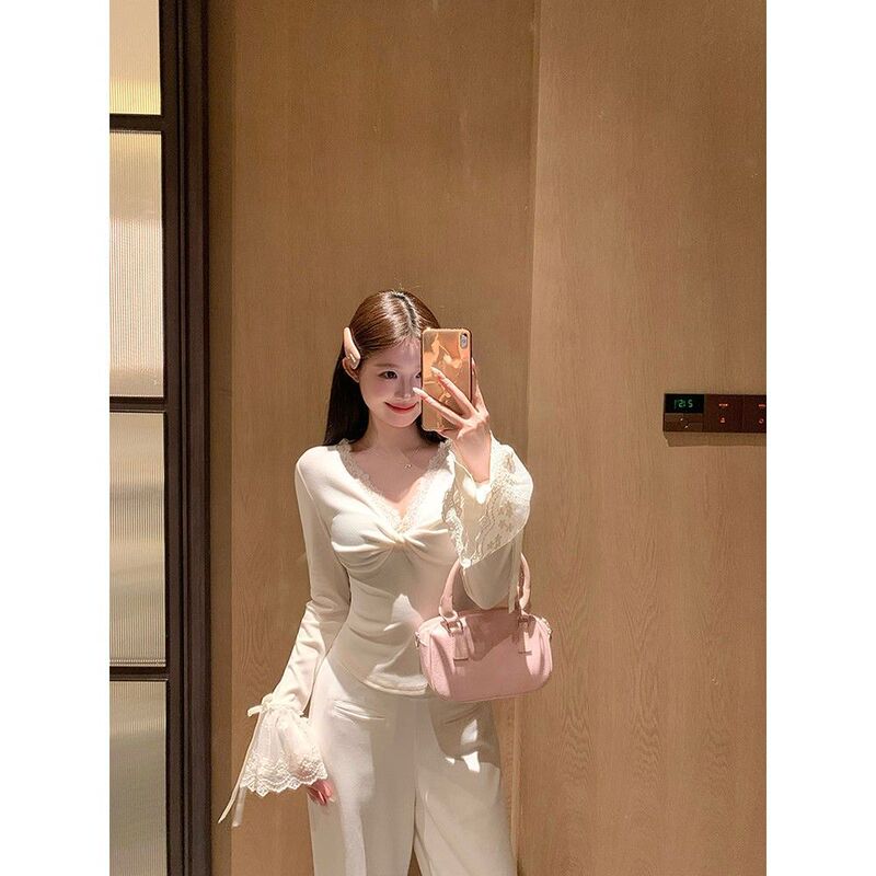 Korean Style Gentle and Sexy V-Neck Exposed Collarbone Long-Sleeved T-Shirt for Women in Spring & Fall, Small, Classy, Slimming Look Inner Top Korean Style Gentle and Sexy V-Neck Exposed Collarbone Long-Sleeved T-Shirt for Women in Spring & Fall, Small, Classy, Slimming Look Inner Top