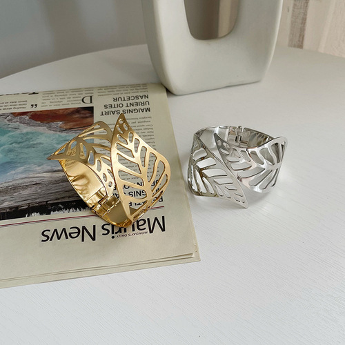 Manufacturer's new light luxury curtain straps metal spring hollow leaf curtain buckle household curtain clip wholesale