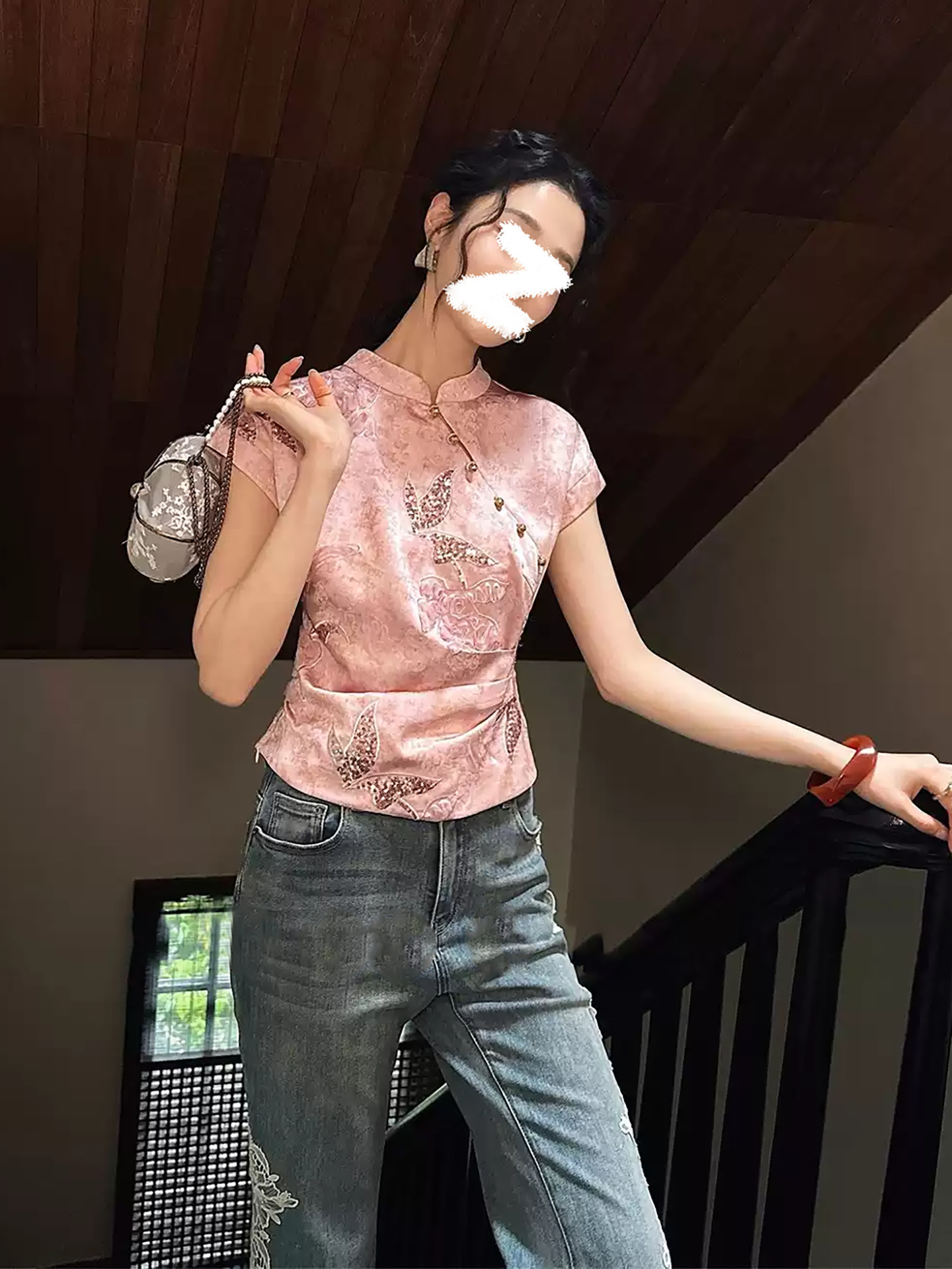 Áo sơ mi nữ tân cổ điển họa tiết hoa văn thêu đính cườm cổ chéo — Xanh lam mờ, Hoàng Hạnh, Bột đào