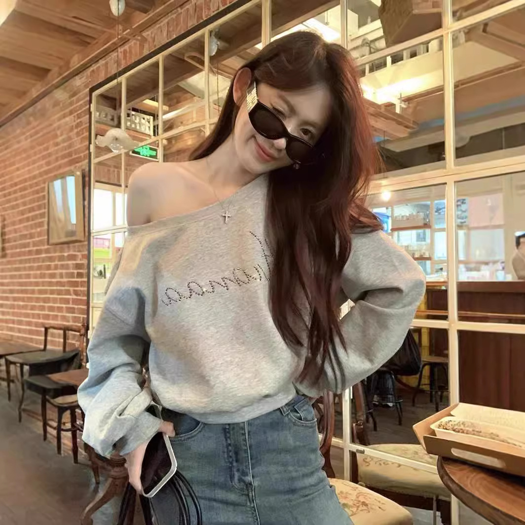 [Factory Source in stock Straight Hair] Gray Letter Hot Diamond Oblique Shoulder Sweater Long Sleeve Jacket Loose Casual Jacket