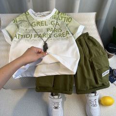 男の赤ちゃんの夏服のスーツの2025新型の洋気の子供の純綿の半袖の2セットのごろつきのかっこいい男の子の夏の服