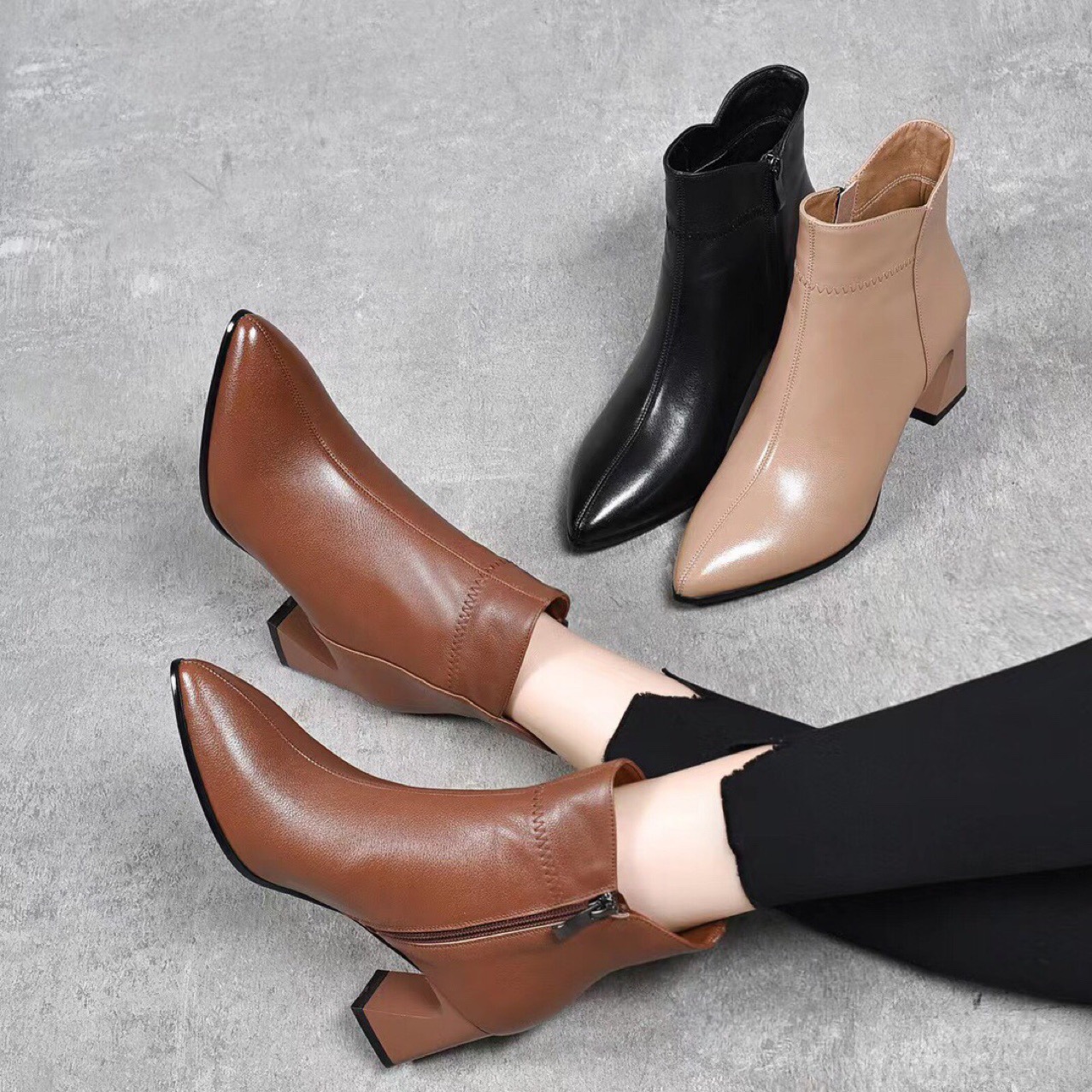 2022 new spring and autumn leather shoes women's leather flat soft leather short boots autumn and winter women's shoes pointed toe chunky heel Martin boots
