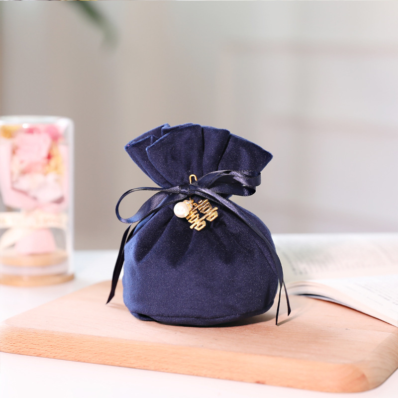 結婚したベルベットの喜糖袋の赤い本の結婚式の喜糖のお土産の結婚祝いの喜糖箱のアイデアの誕生日の満月の砂糖袋|undefined