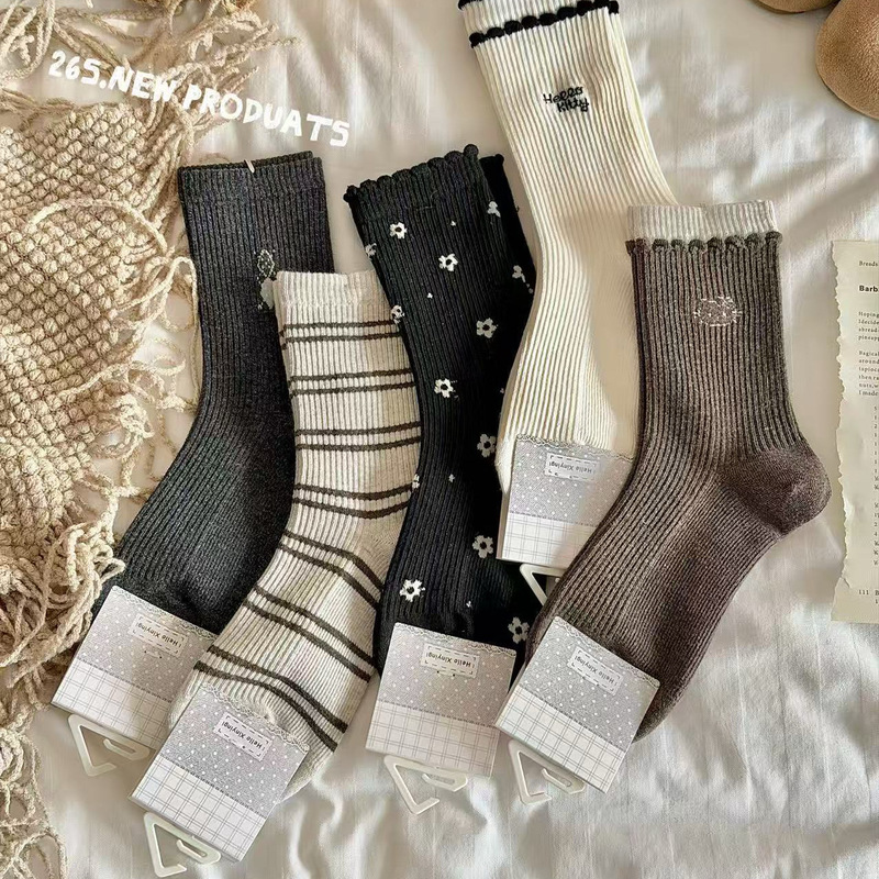 New autumn and winter women's thickened micro-pressure long tube socks, college style socks, Japanese and Korean ins small floral fairy lace socks New autumn and winter women's thickened micro-pressure long tube socks, college style socks, Japanese and Korean ins small floral fairy lace socks