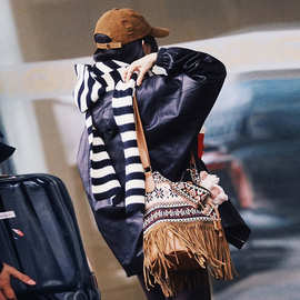 杨幂同款2025新款波西米亚度假风单肩包时尚印花流苏水桶包女包