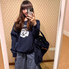 韩系高级感chic别致斜肩卫衣女早秋季穿搭藏青色露肩宽松长袖上衣
