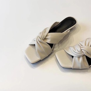 Sheepskin Version ~ Open-Toe Versatile Low-Heeled Pleated Sandals for Women, Simple Outer Wear, Casual Genuine Leather Cross-Strap Flip-Flops