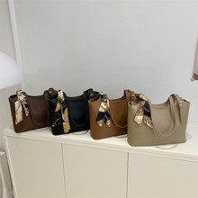 大容量纯色女士斜跨包休闲百搭纯色单肩包韩版时尚通勤女包托特包