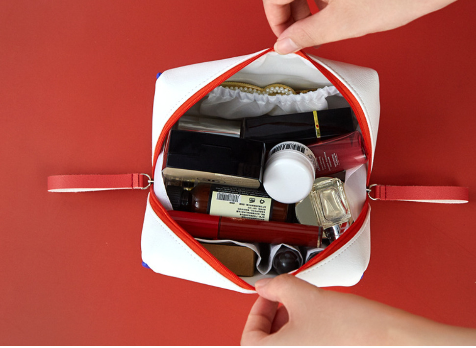 ����PUС��ѧ�����ð����㻯ױ���ɰ�Ƥ�ﻯױ��������