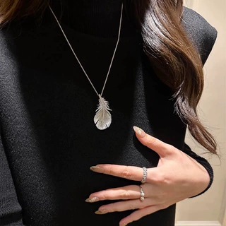 一款多戴羽毛胸针项链女轻奢贵气高级感毛衣西装胸花秋冬配饰别针