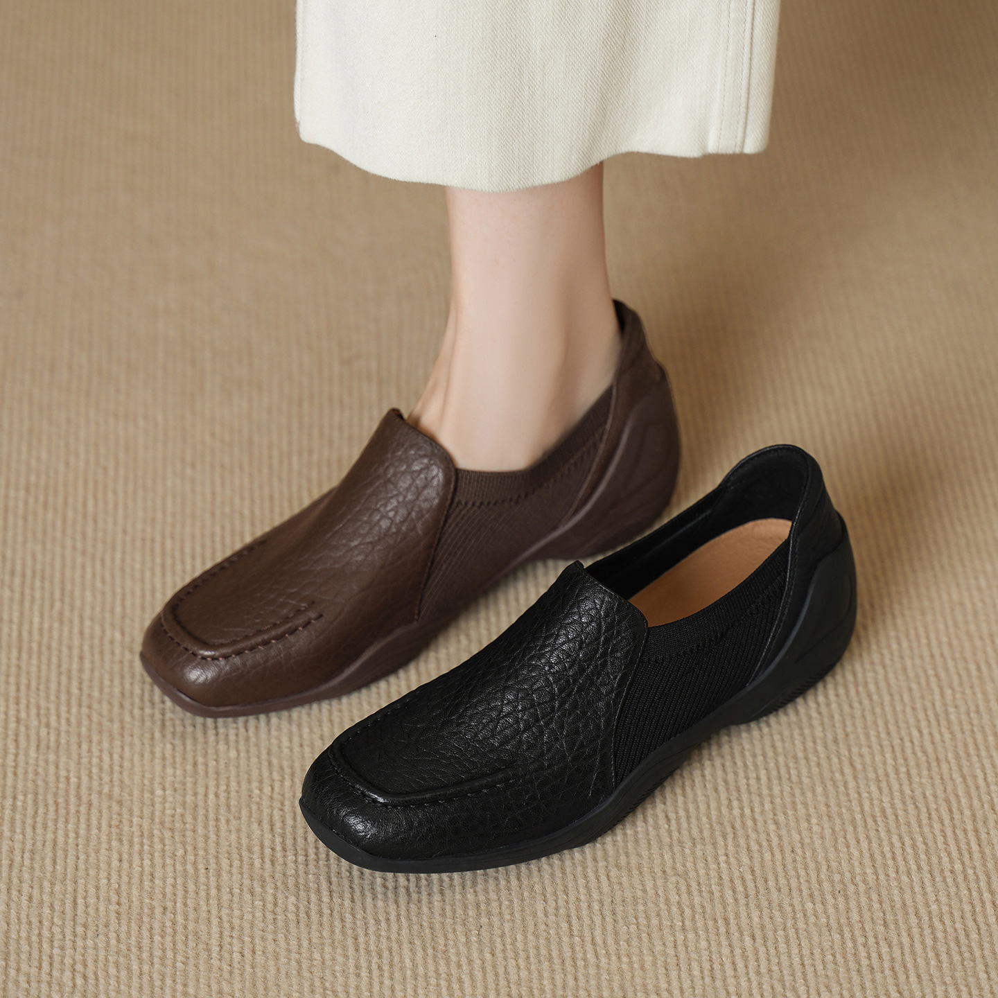 Giày loafer nữ da dê mũi sâu, gót vuông 3 cm, hoa nổi, phong cách bà nội trẻ trung — màu nâu