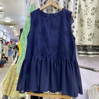 度假风钩花刺绣吊带背心女夏韩系宽松无袖娃娃衫不规则荷叶边上衣