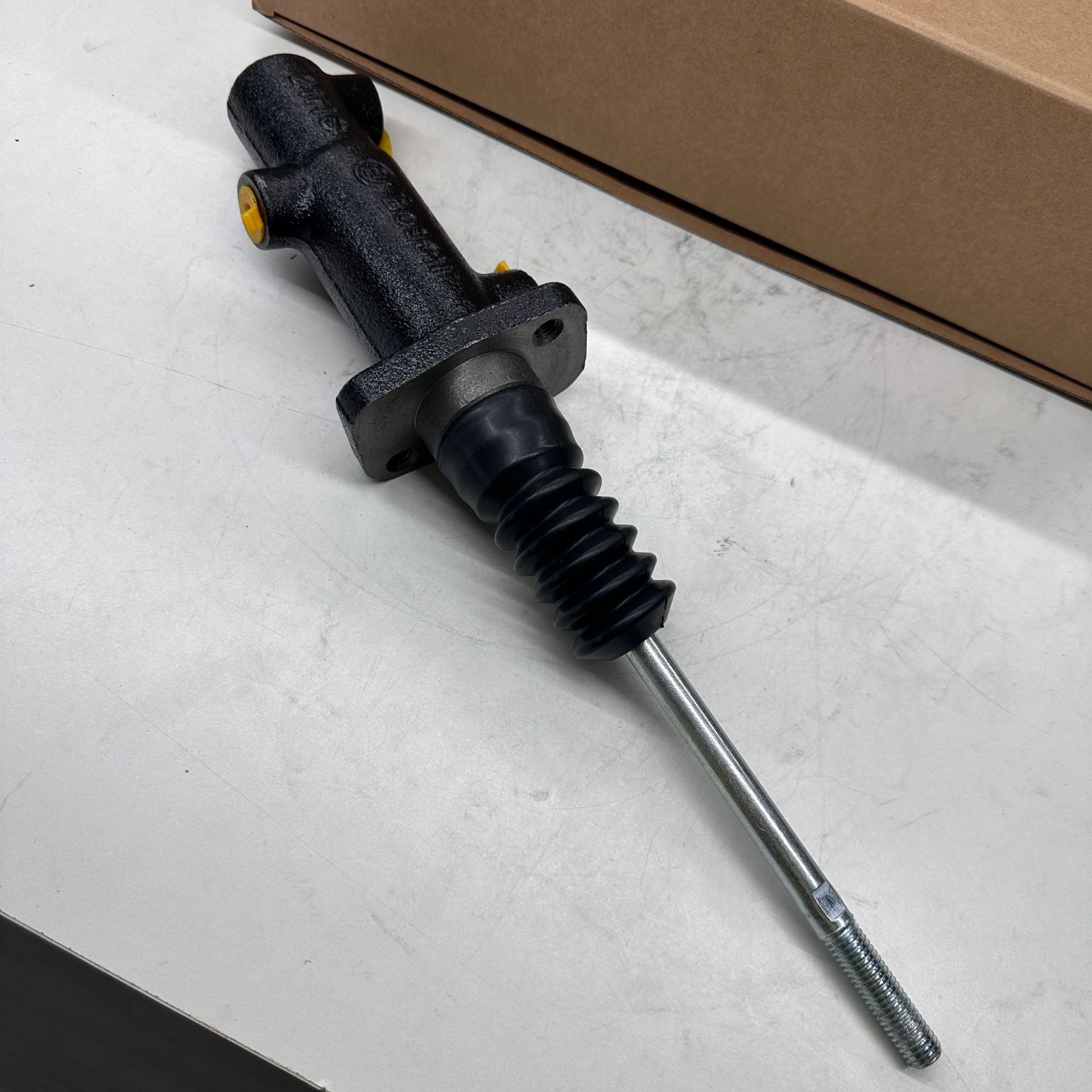 333Y4500 333/Y4500 333-Y4500 Brake Master Cylinder Suitable for Jcb Excavator in Stock