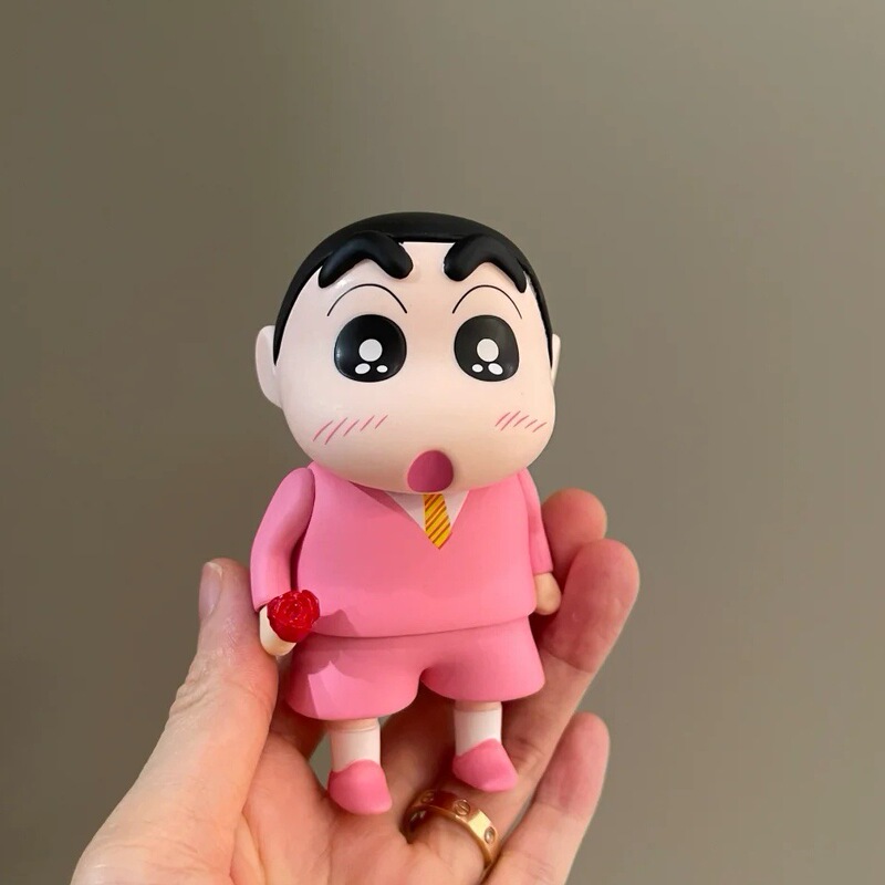 クレヨンしんちゃんフィギュアスーツピンクメイドリトルトレンディなアニメモデル人形デスクトップ車の装飾品誕生日|undefined