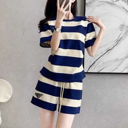 Women's Summer 2025 Retro Hong Kong Style Casual Outfit Set - Short Sleeve Pink and Black Striped Shorts, Petite Size Two-Piece Set