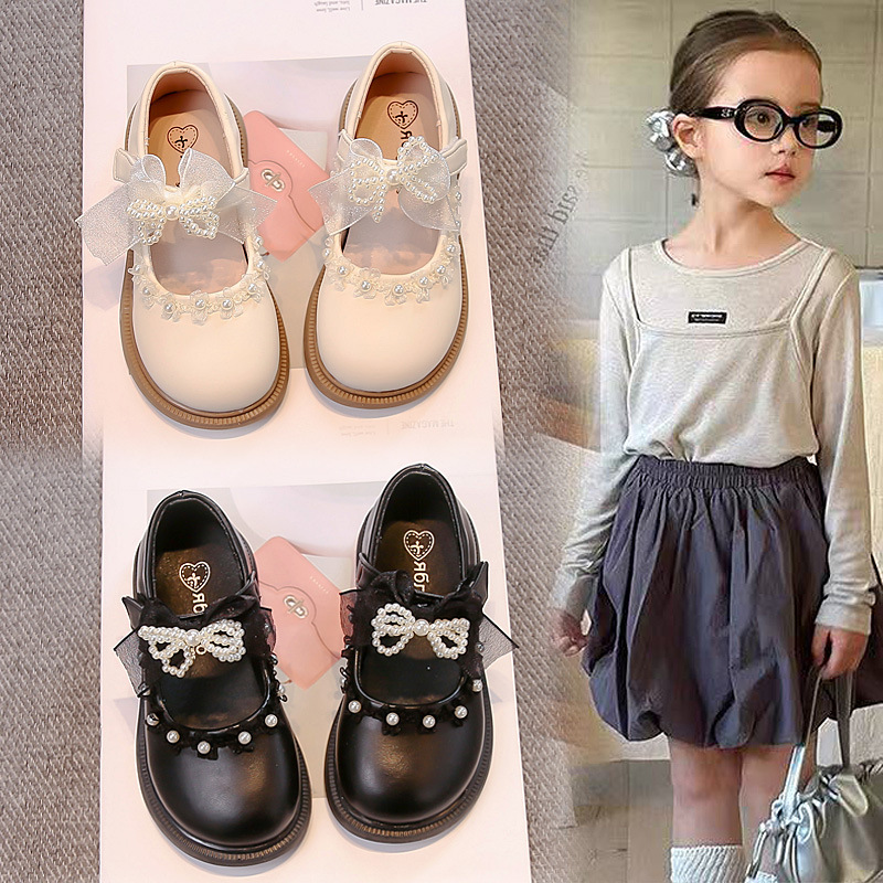 Zapatos de cuero de niñas arco de perla zapatos princesa 2025 primavera y otoño nuevos zapatos de un solo niño estudiantes zapatos de rendimiento negro