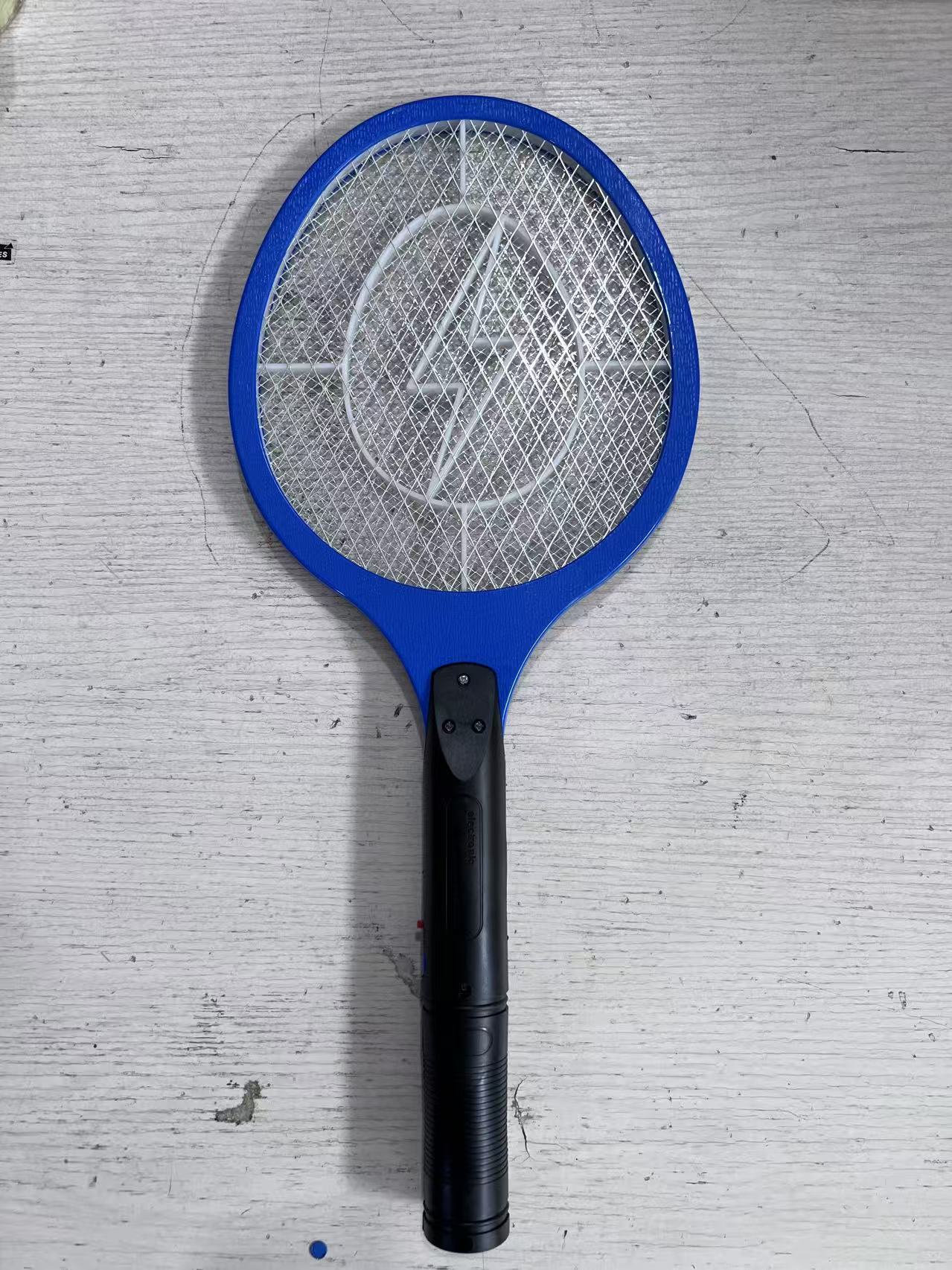 Venta caliente transfronteriza eléctrica mosquito swatter Brasil enchufe recargable mosquito swatter potente hogar mosquito swatter venta al por mayor