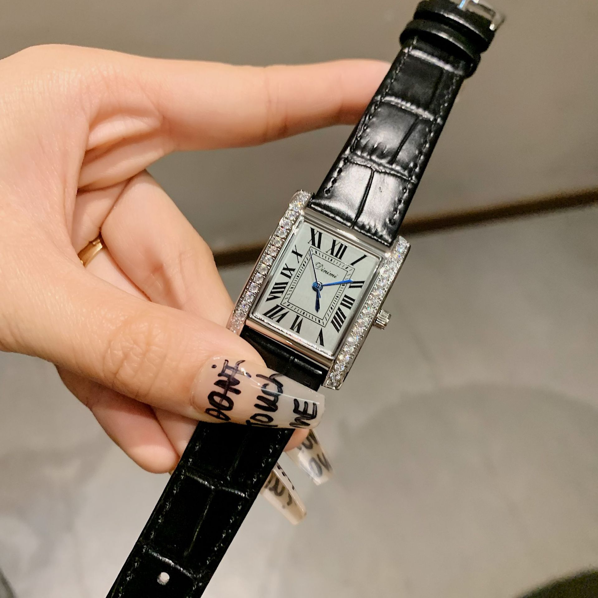 dinimi手表女轻奢小众方形罗马英伦风时尚皮带通勤简约女款女表