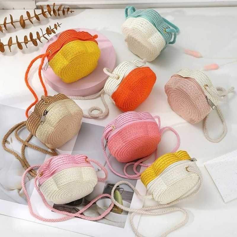 Fashionable children's woven bag, cute beach crossbody bag for little girls, stylish princess baby coin purse waist bag