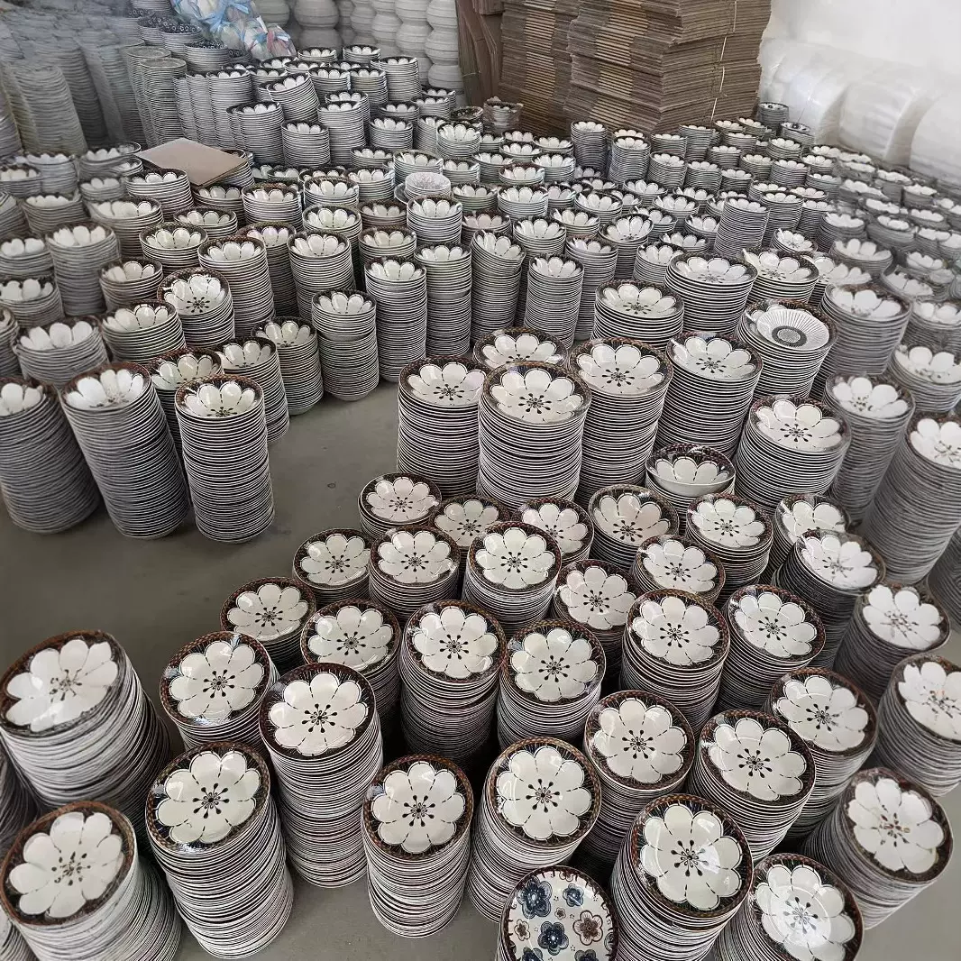 工厂库存白瓷餐盘多种尺寸圆口平盘日常家用陶瓷盘外贸出口可定制