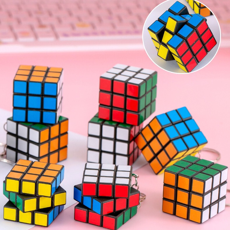子供の知能のルービックキューブの3階のルービックキューブはキーホルダーのペンダントの3cmの小さいルービックキューブを持っています。|undefined