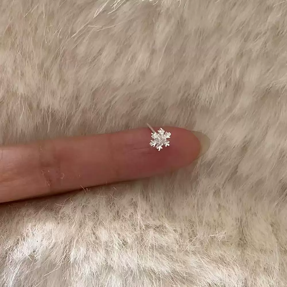 雪花耳钉女轻奢小众设计感微镶锆石冬天小雪花耳饰圣诞节饰品2025