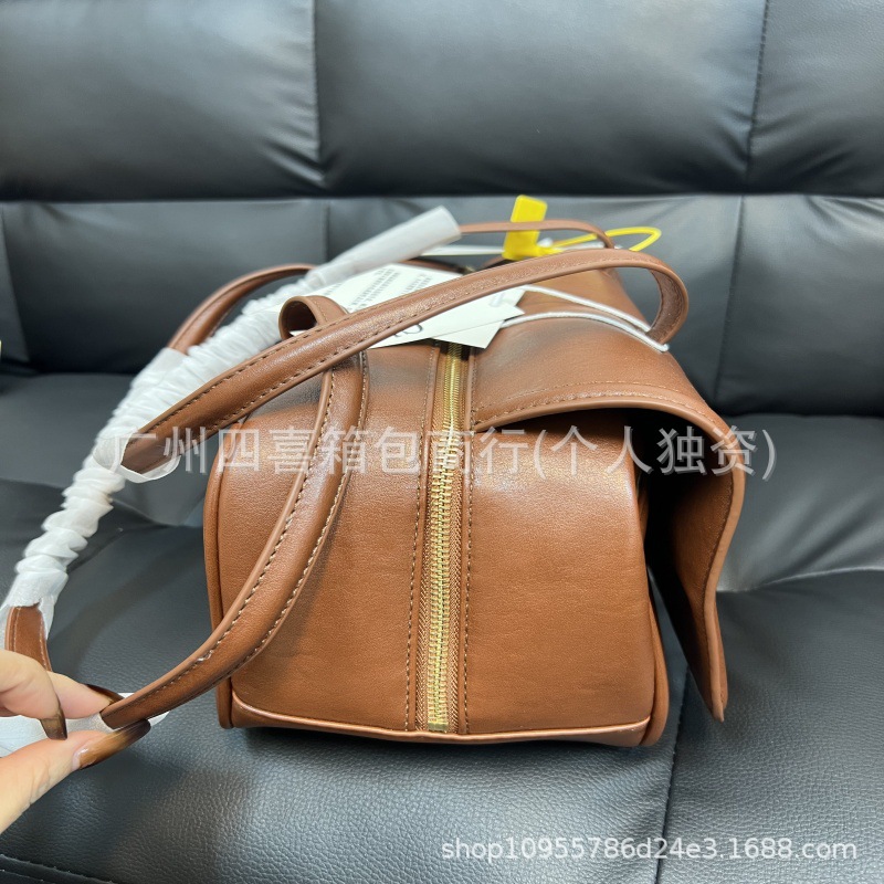 Clos ModBow Bowling Bag Large Vegetable-Tanned Top Grain Cowhide Shoulder Bag High Capacity Baguette Underarm Bag - Thumbnail 4