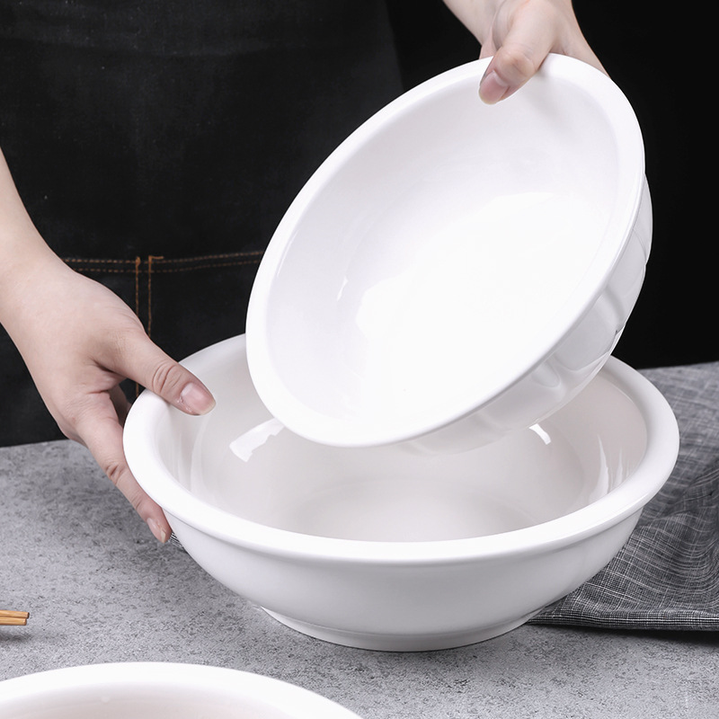 陶磁器のホテルの大きいスープの碗はご飯の大きい碗を詰めます。|undefined