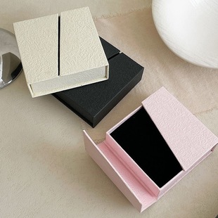 Qiuhe magnetic split flip jewelry box bracelet necklace bracelet ring earrings jewelry storage box wholesale