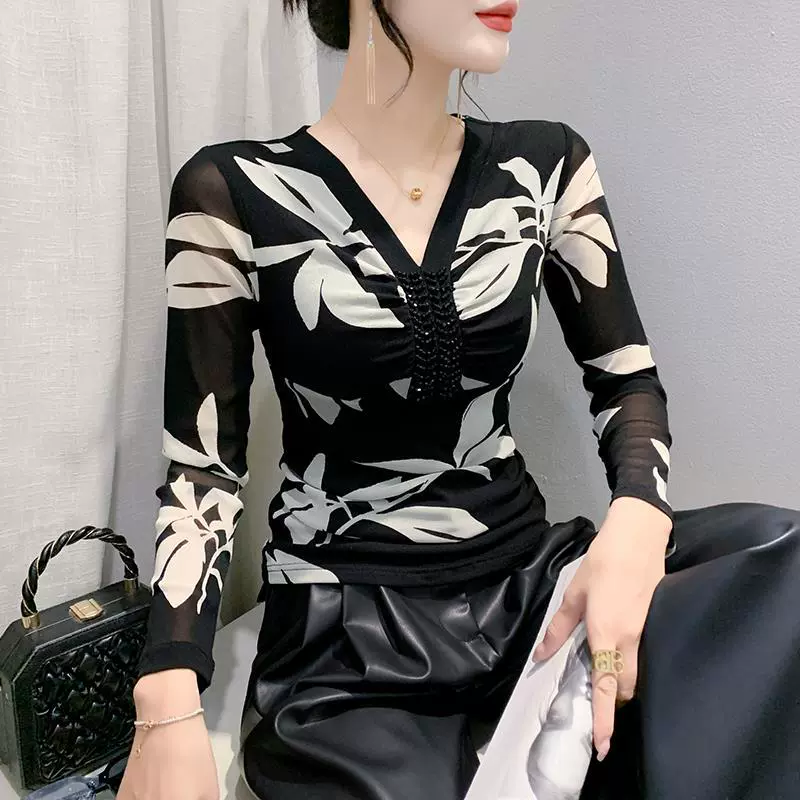 欧货2023秋新款时尚V领手工订珠印花网纱长袖T恤上衣女打底衫潮