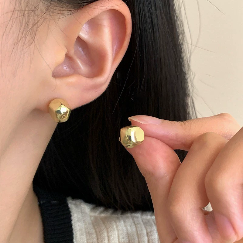 Серебряная игла, золотые универсальные ретро серьги, серебро 925 образец, интернет-знаменитость, стиль легкой роскоши, стиль высокого качества, яркий запоминающийся стиль